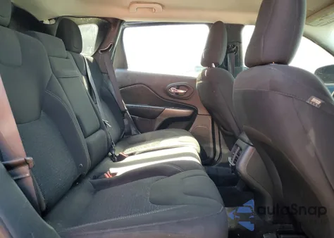 2019 Jeep Cherokee Latitude z USA, uszkodzony, nr VIN 1C4PJLCB2KD215448